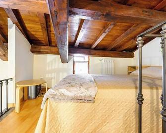 Enchanting Medieval Home w/King Beds & Valley View - Soriano nel Cimino - Camera da letto