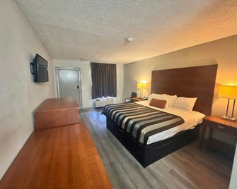Express Inn New Albany Near Tupelo I 22 - New Albany - Bedroom