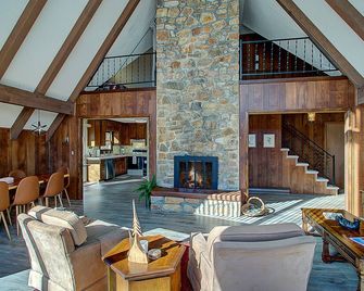 Devils Gem Views, Firepit, Wi-Fi, Close to Hiking! - Banner Elk - Salon