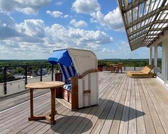 جراند هوتل زيشلوسش سبا آند جولف ريزورت - تيمميندورفر ستراند - شرفة