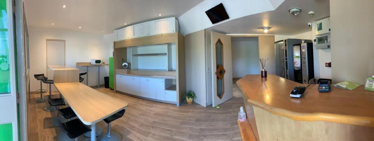 Lemon Hotel Plan de Campagne Marseille thumbnail 3