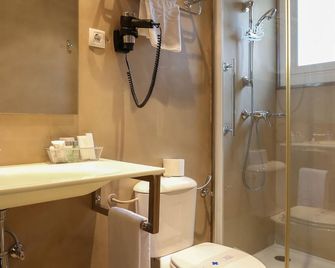 Hotel Leyre - Pamplona - Bathroom
