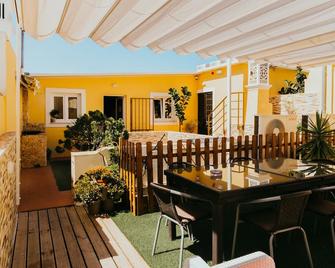 Happy House - Faro - Patio
