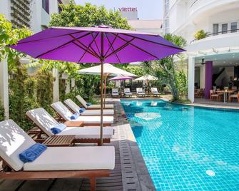 ÊMM Hotel Hue - היו - בריכה