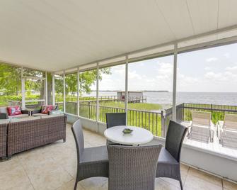 Family Home With Stunning Water Views In - Tavares - Balcone