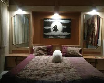 Hotel Debloke - Medinīpur - Bedroom