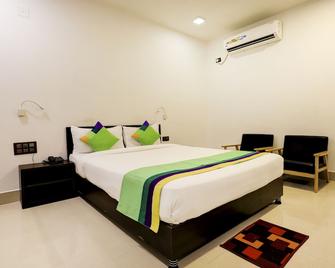 Treebo Trend Arna Residency - Guwahati - Bedroom