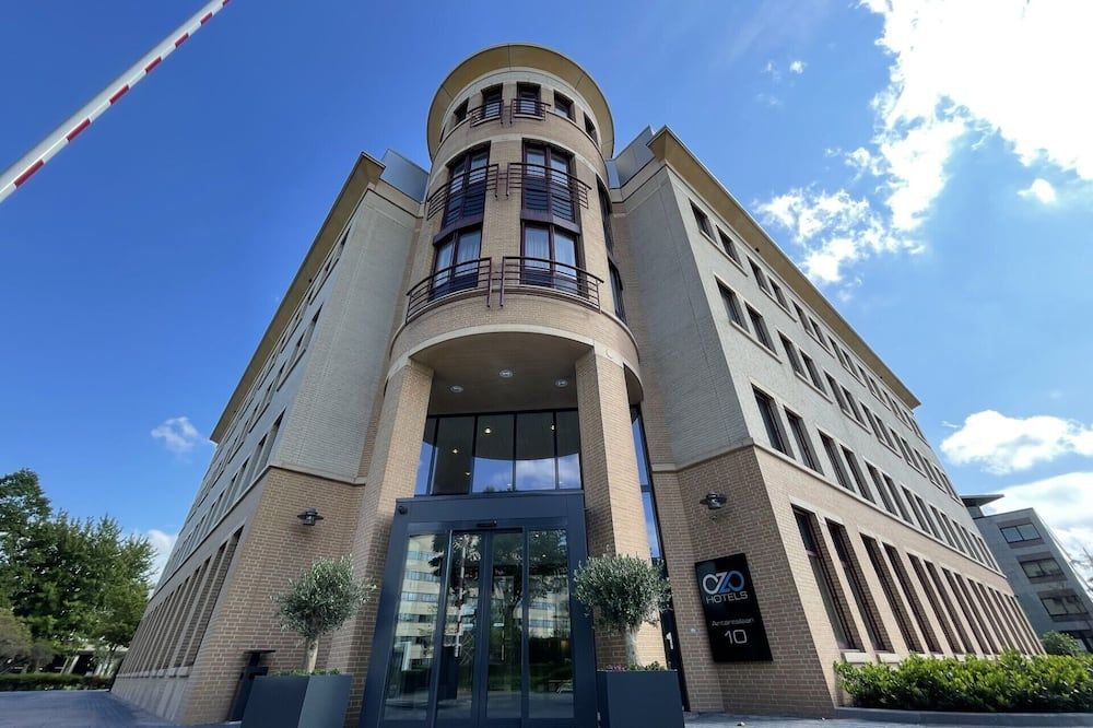 Ozo Hotels Antares Airport - Hoofddorp - Building