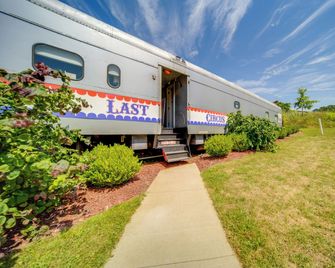 The Artiste,' Converted Railcar in Dubois! - DuBois