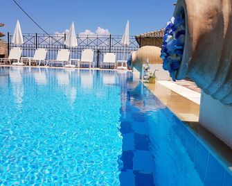 Avra Paradise Aparthotel - Moraitika - Pool