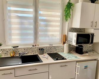 Self-contained single storey accommodation with parking space - Nice - Cozinha