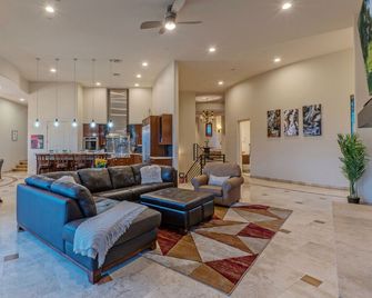 #1 Best Views 7500 Sf Mansion W/ Movie Pool, Game Room, 11 King Beds, Fountain! - Fountain Hills - Lobby