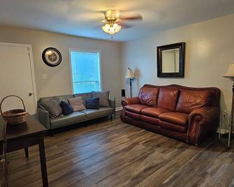 Perfect Place in Southaven - Southaven - Living room