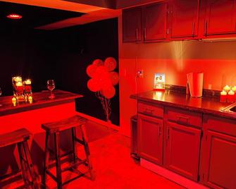 Adult Erotic Oasis - Baltimore - Kitchen