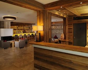 Hotel Garni Alpenjuwel - Serfaus - Bar