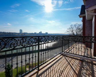 Niagara Grandview Boutique Hotel - Niagara Falls - Balcony