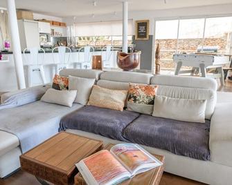 Fantastic Beach House - Paea - Living room