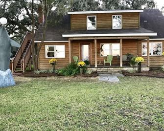 Cozy Golden Isles River View Home - Brunswick - Building