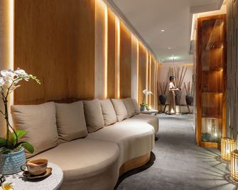 Grand Hotel Du Lac Hanoi - Hanoi - Wohnzimmer