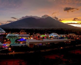 Padjadjaran Suites Resort and Convention Hotel - Bogor