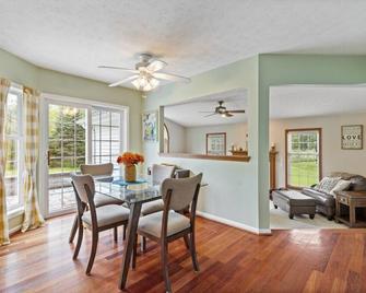 Large Family Home in Heart of Brockport - Brockport - Dining room