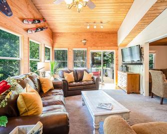 Lake Life at Lake Lanier - Buford - Sala de estar