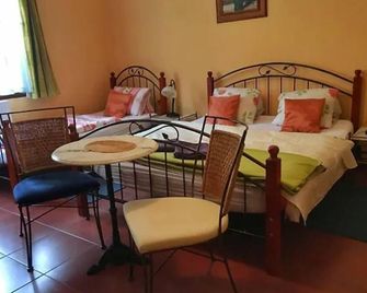 بنزيون ألباتروس - سسكي كروملوف - غرفة نوم