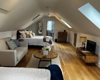 Cozy Studio Attic Retreat in Bettws Newydd - Usk - Bedroom