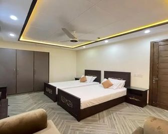 Multazam Heights, Dha Phase 8 - Lahore - Bedroom