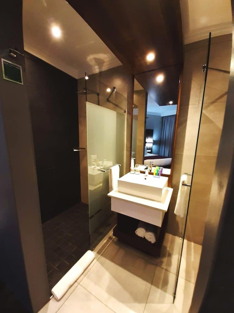 Palm Swift Luxury Accommodation - Brits - Bathroom