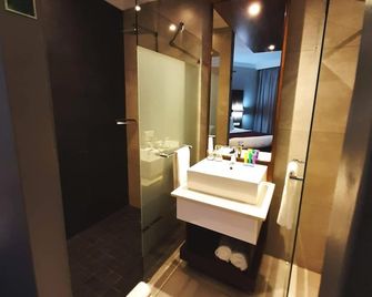 Palm Swift Luxury Accommodation - Brits - Bathroom