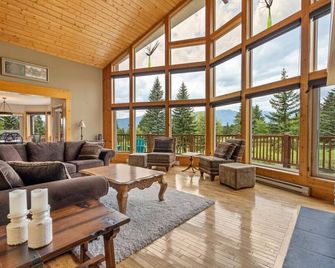 Fairway 17 | Hot Tub | Foosball | Ping Pong - Windermere - Living room