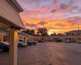 Travelers Inn Clearwater Downtown - Clearwater - Edifício