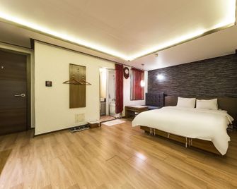 Dongsuwon (Ingyedong) Gallery - Suwon - Schlafzimmer