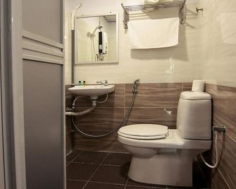 Room V Jalan Megat by Secom - Batu Pahat