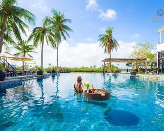 Hoi An Beach Resort - Hoi An - Piscina