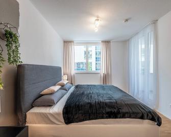 Exquis 2br Design Apartment Louis I Parking I Balcony I Mercedes-Benz I Family-Friendly - Böblingen - Bedroom
