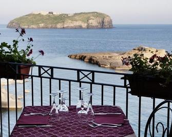 Hotel Mezzatorre - Ventotene - Balcone