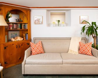 美洲杯酒店 - 紐波特 - 紐波特 - 客廳