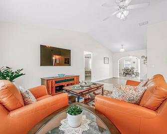 Beautiful home away from Home - Royal Palm Beach - Living room