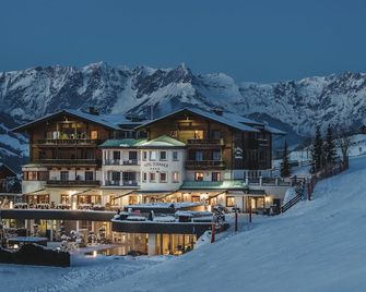 Sonnhof Alpendorf - an adults only place - Sankt Johann im Pongau - בניין