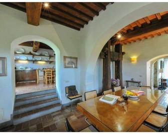 Villa Cavallari Comfortable holiday residence - Radda In Chianti - Eetruimte