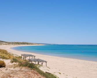 Port Gregory Caravan Park - Northampton - Beach