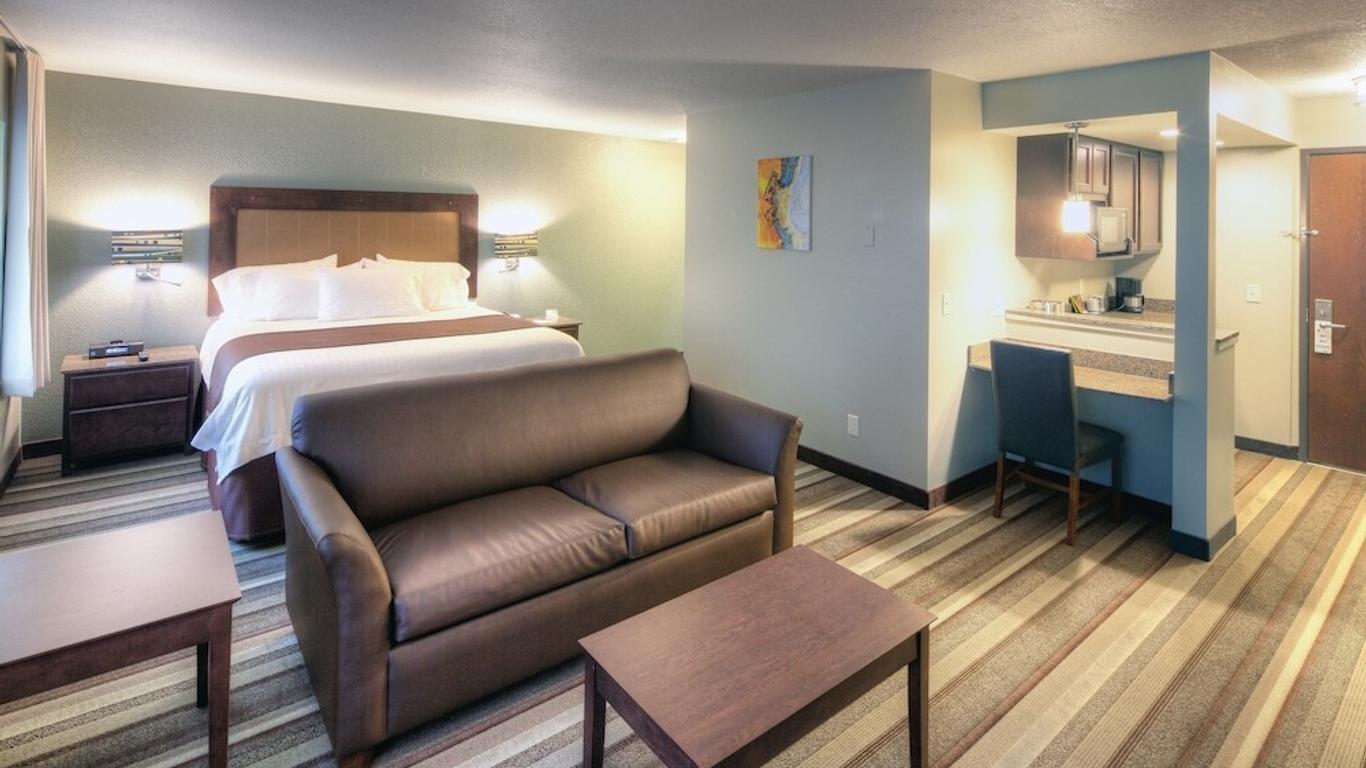 The East Avenue Inn & Suites
