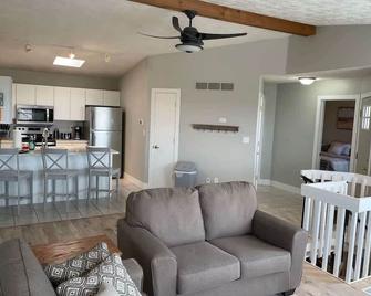 Bayview Condo #4, Ogallala Beach - Ogallala - Living room