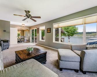 Keuka Vista - بين يان - غرفة معيشة