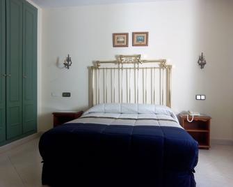 Hostal Siete Picos - El Espinar - Спальня