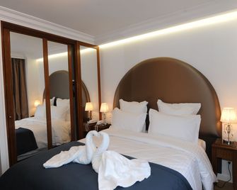 Hôtel Victor Hugo - Pontorson - Bedroom