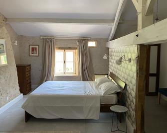 Pretty Farmhouse / Private pool / 4 Doubles with en-suites & 1 Twin / Sleeps 10 - Saint-Séverin - Habitación