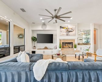 Luxurious Villa Living in Indio w Pool Spa - Indio - Sala de estar